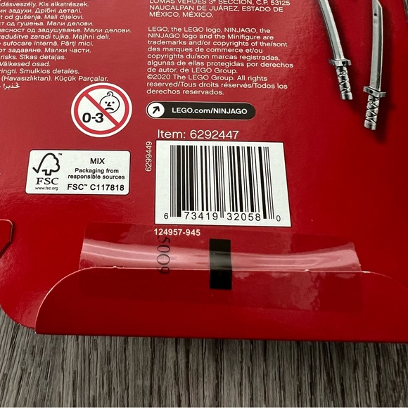 Lego Ninjago 40374 Golden Zane Minifigure Accessory Set - Picture 4 of 5